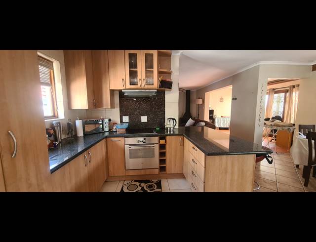 2 BEDROOM APARTMENT RENTED IN HALFWAY GARDENS